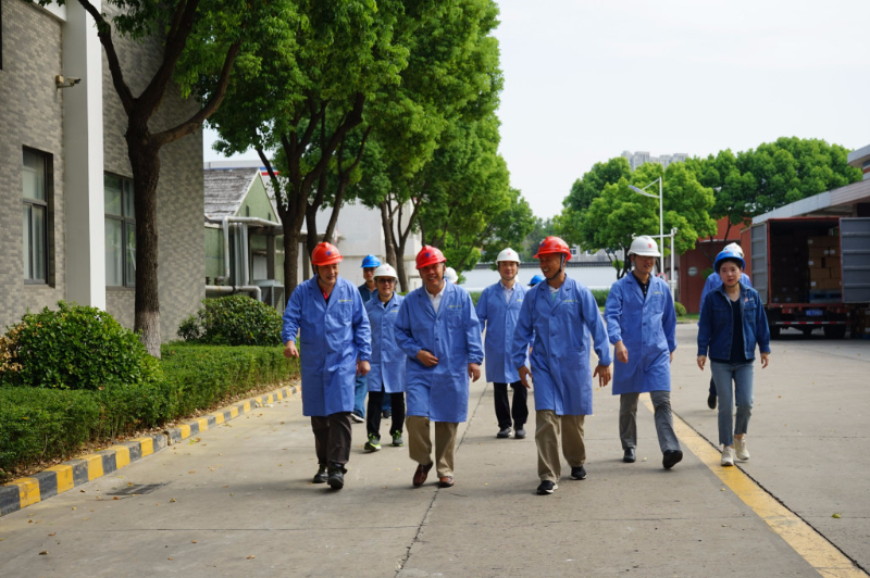 公司領(lǐng)導(dǎo)開展夏季高溫慰問(wèn)和安全生產(chǎn)檢查